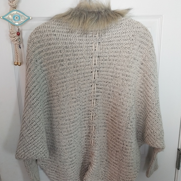 Faux fur trim cableknit cardigan - Picture 2 of 15